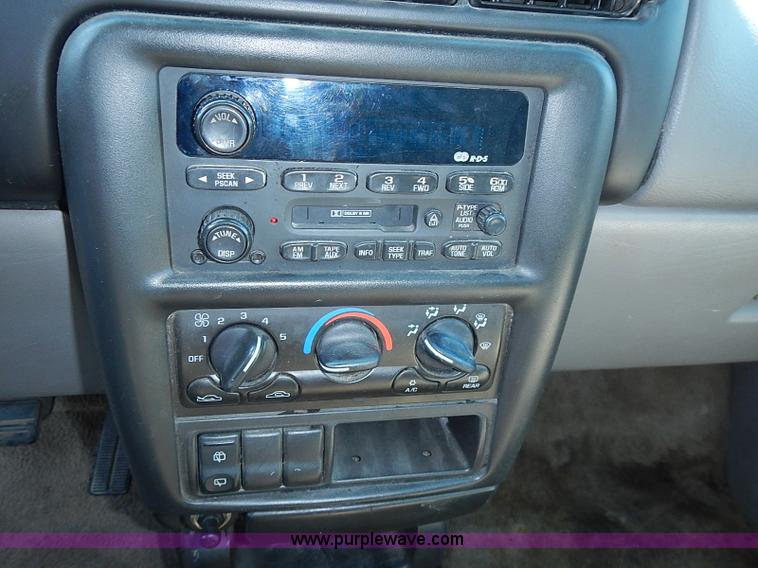 image for item I3557 2000 Chevrolet Venture LS van