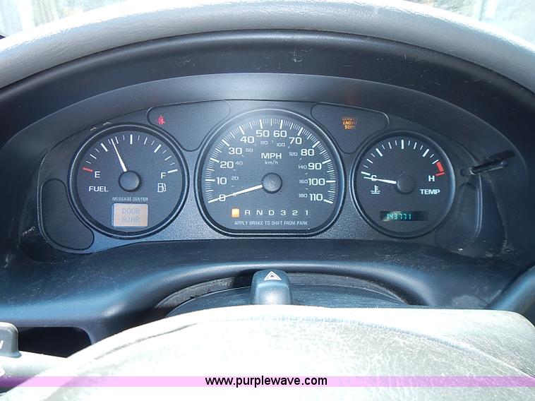 image for item I3557 2000 Chevrolet Venture LS van