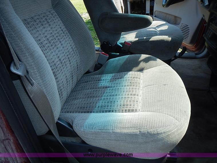 image for item I3557 2000 Chevrolet Venture LS van