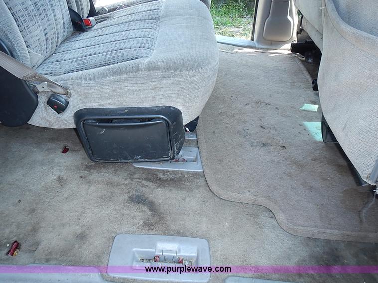 image for item I3557 2000 Chevrolet Venture LS van