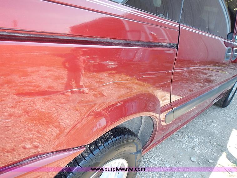 image for item I3557 2000 Chevrolet Venture LS van