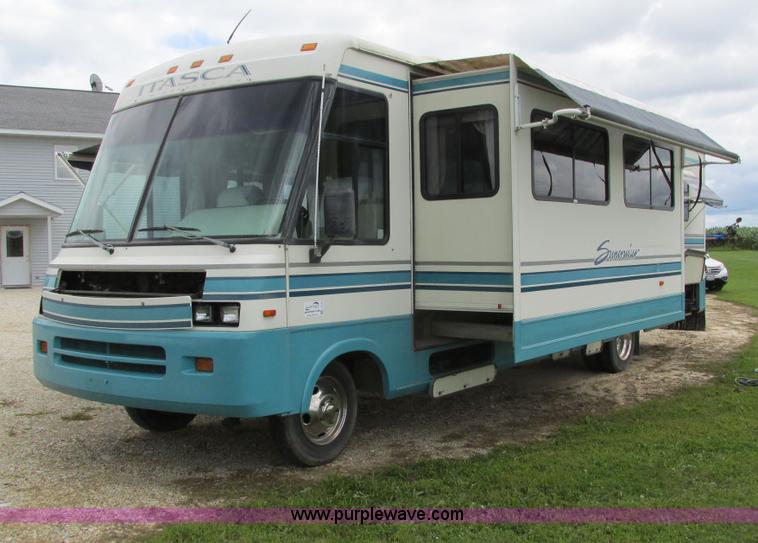 image for item I4146 1995 Winnebago ICG34RQ Itasca camper