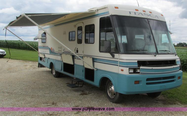 image for item I4146 1995 Winnebago ICG34RQ Itasca camper