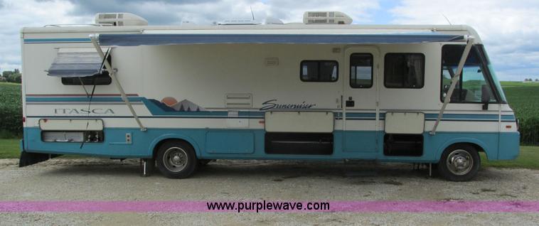 image for item I4146 1995 Winnebago ICG34RQ Itasca camper