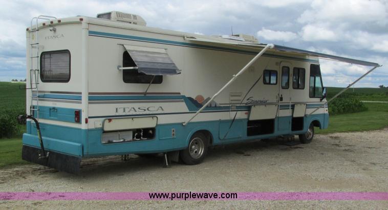 image for item I4146 1995 Winnebago ICG34RQ Itasca camper