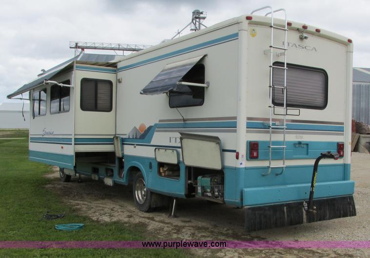 image for item I4146 1995 Winnebago ICG34RQ Itasca camper