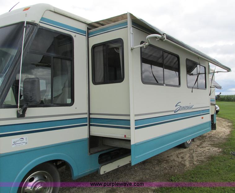 image for item I4146 1995 Winnebago ICG34RQ Itasca camper