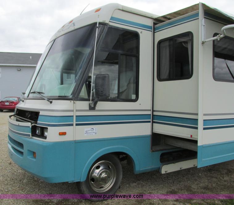 image for item I4146 1995 Winnebago ICG34RQ Itasca camper