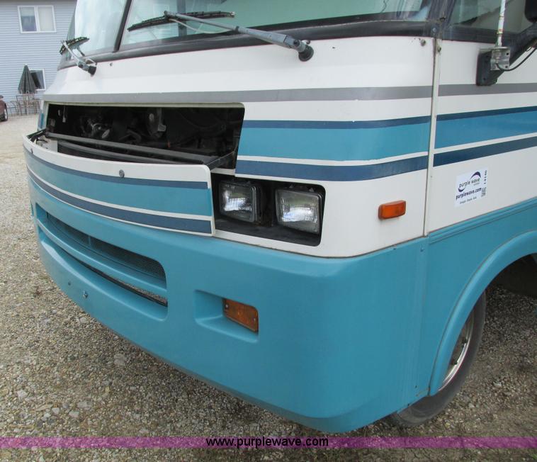 image for item I4146 1995 Winnebago ICG34RQ Itasca camper