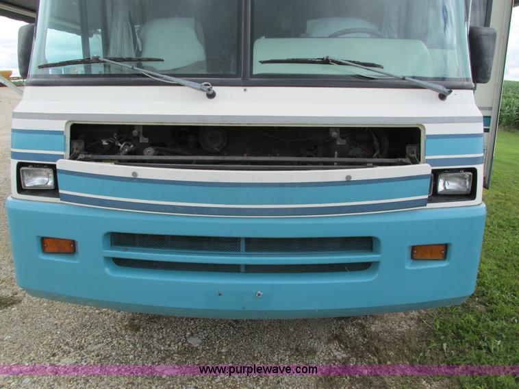 image for item I4146 1995 Winnebago ICG34RQ Itasca camper