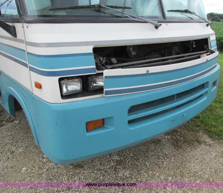 image for item I4146 1995 Winnebago ICG34RQ Itasca camper