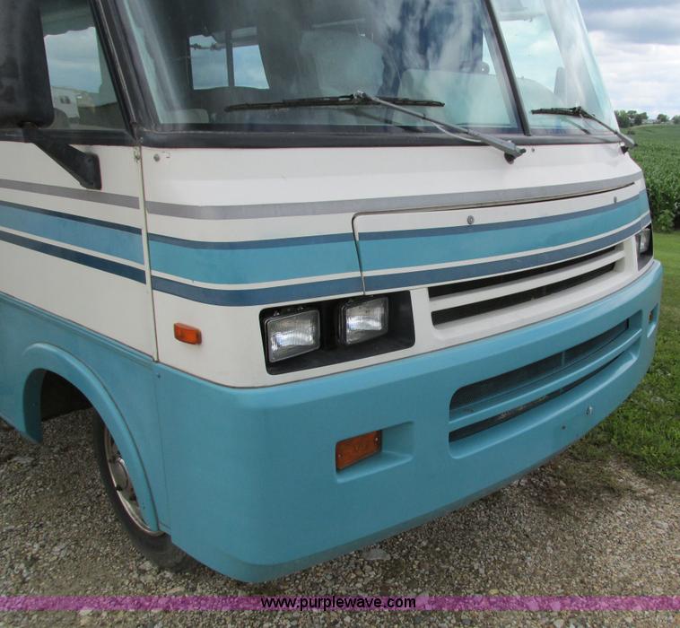 image for item I4146 1995 Winnebago ICG34RQ Itasca camper