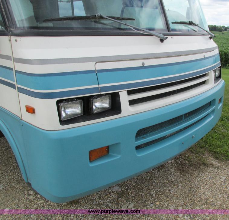 image for item I4146 1995 Winnebago ICG34RQ Itasca camper