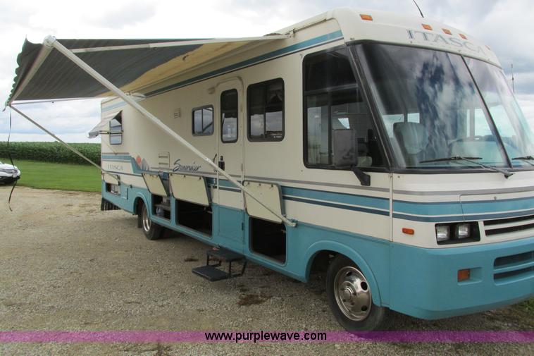 image for item I4146 1995 Winnebago ICG34RQ Itasca camper