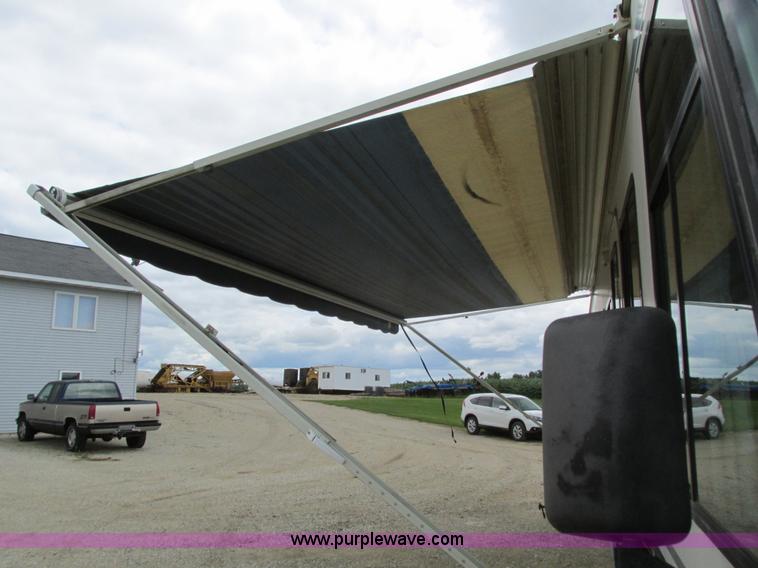 image for item I4146 1995 Winnebago ICG34RQ Itasca camper