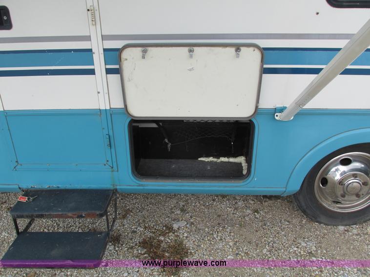 image for item I4146 1995 Winnebago ICG34RQ Itasca camper