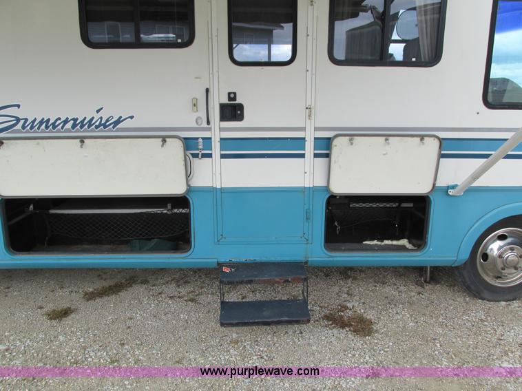 image for item I4146 1995 Winnebago ICG34RQ Itasca camper