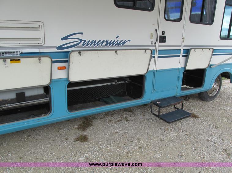 image for item I4146 1995 Winnebago ICG34RQ Itasca camper