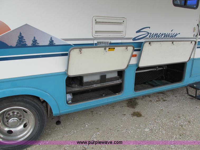 image for item I4146 1995 Winnebago ICG34RQ Itasca camper