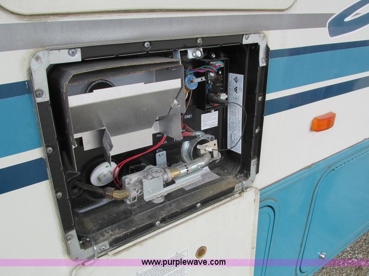 image for item I4146 1995 Winnebago ICG34RQ Itasca camper