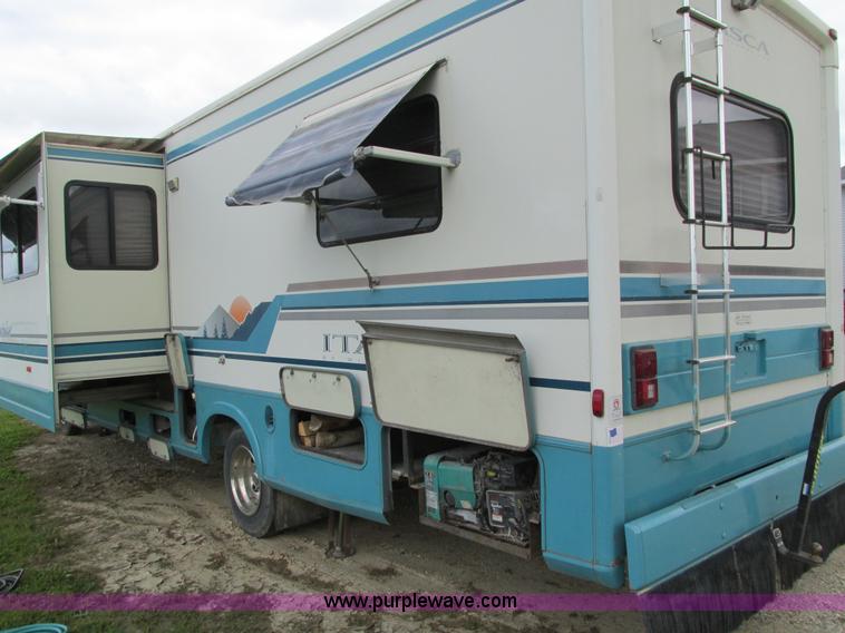 image for item I4146 1995 Winnebago ICG34RQ Itasca camper