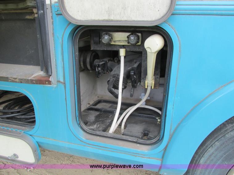 image for item I4146 1995 Winnebago ICG34RQ Itasca camper