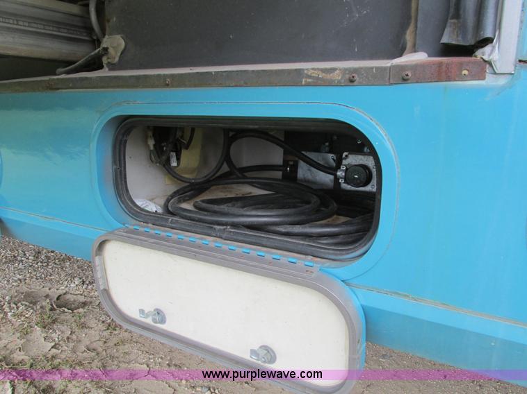 image for item I4146 1995 Winnebago ICG34RQ Itasca camper