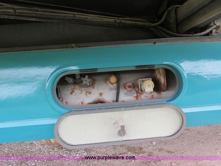 image for item I4146 1995 Winnebago ICG34RQ Itasca camper