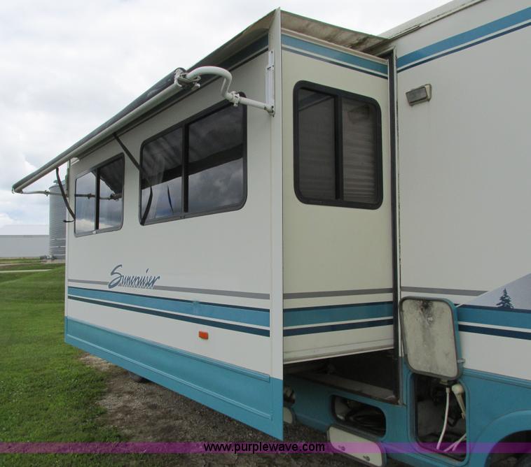 image for item I4146 1995 Winnebago ICG34RQ Itasca camper