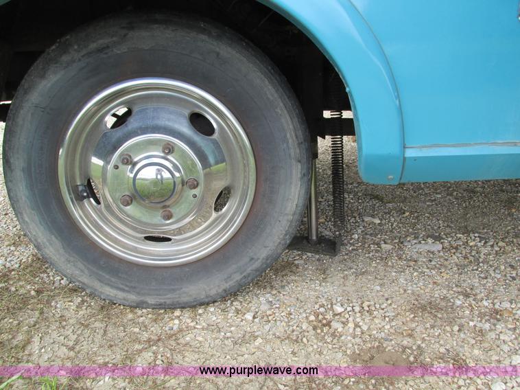 image for item I4146 1995 Winnebago ICG34RQ Itasca camper