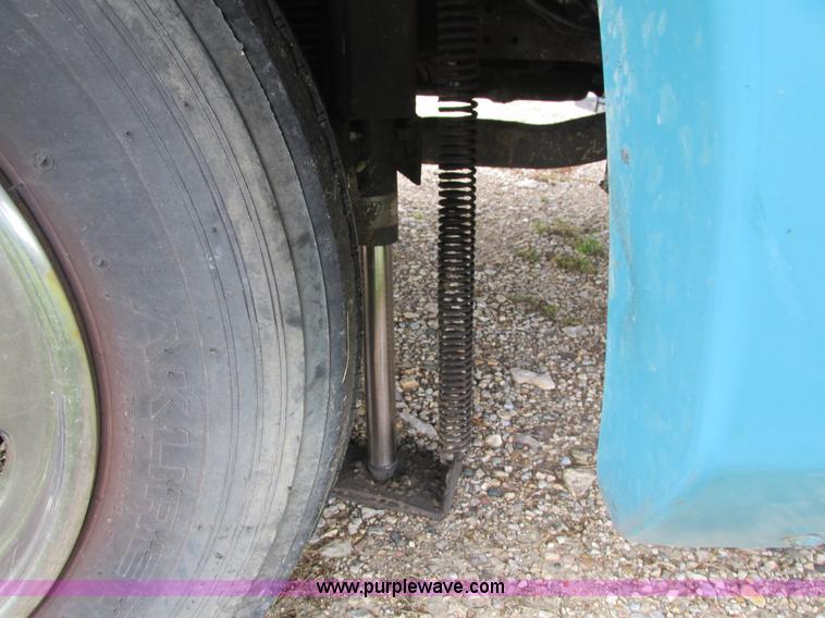 image for item I4146 1995 Winnebago ICG34RQ Itasca camper