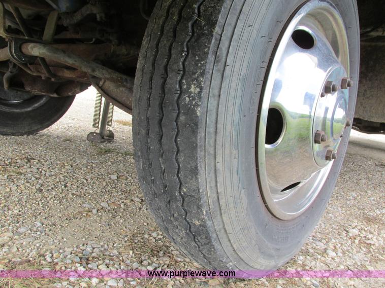 image for item I4146 1995 Winnebago ICG34RQ Itasca camper