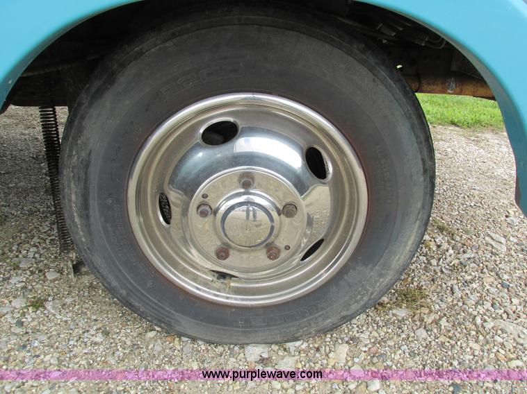 image for item I4146 1995 Winnebago ICG34RQ Itasca camper