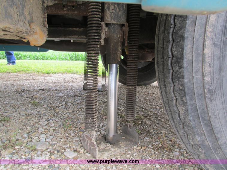 image for item I4146 1995 Winnebago ICG34RQ Itasca camper