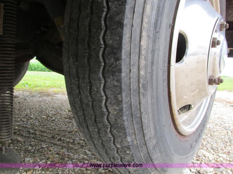 image for item I4146 1995 Winnebago ICG34RQ Itasca camper