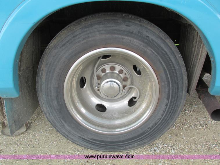 image for item I4146 1995 Winnebago ICG34RQ Itasca camper