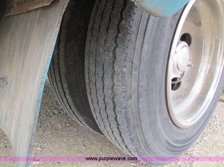 image for item I4146 1995 Winnebago ICG34RQ Itasca camper