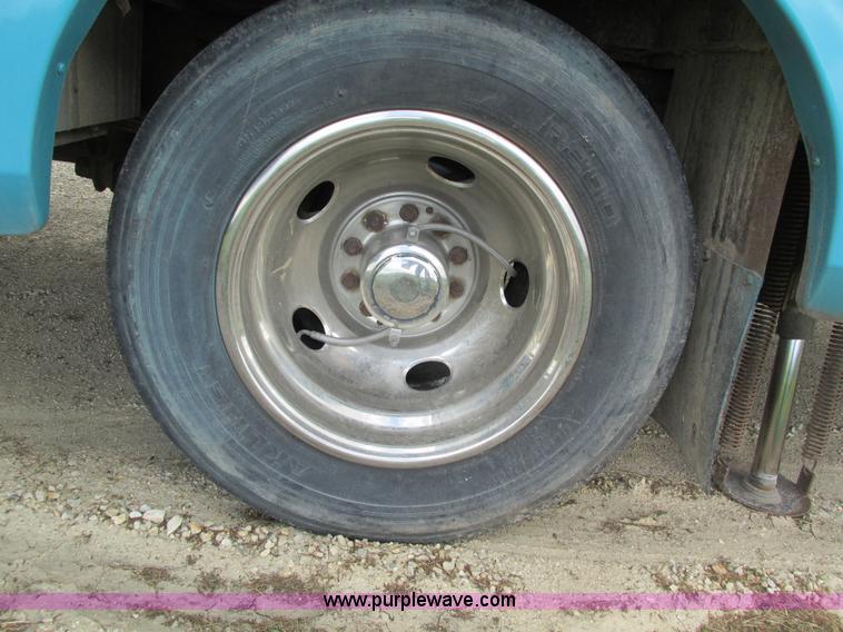 image for item I4146 1995 Winnebago ICG34RQ Itasca camper