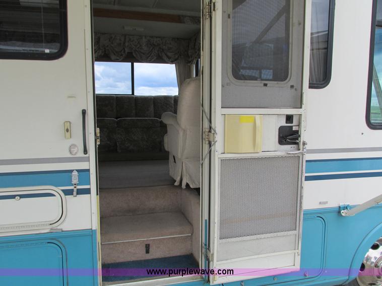 image for item I4146 1995 Winnebago ICG34RQ Itasca camper