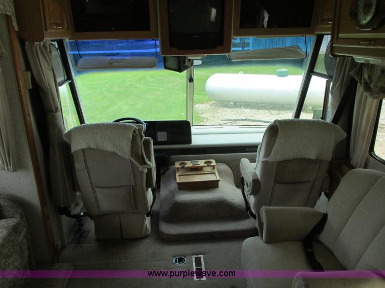 image for item I4146 1995 Winnebago ICG34RQ Itasca camper