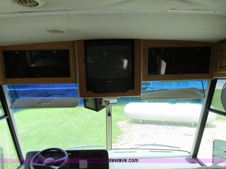 image for item I4146 1995 Winnebago ICG34RQ Itasca camper