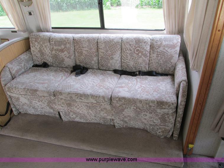 image for item I4146 1995 Winnebago ICG34RQ Itasca camper