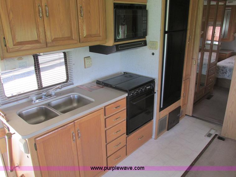 image for item I4146 1995 Winnebago ICG34RQ Itasca camper