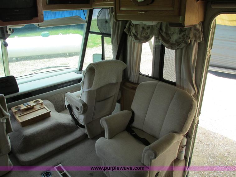 image for item I4146 1995 Winnebago ICG34RQ Itasca camper