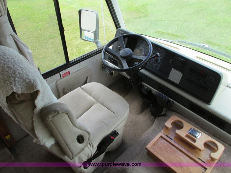 image for item I4146 1995 Winnebago ICG34RQ Itasca camper