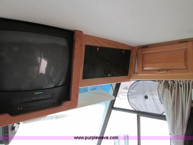 image for item I4146 1995 Winnebago ICG34RQ Itasca camper