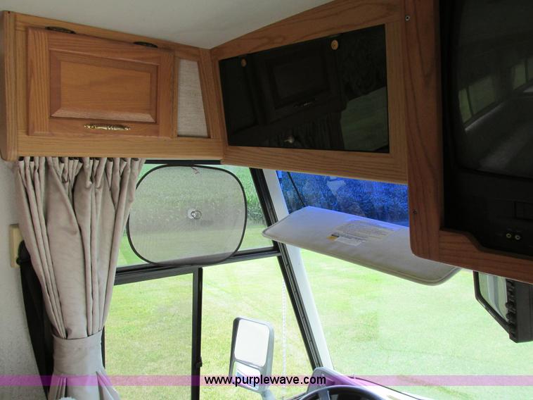 image for item I4146 1995 Winnebago ICG34RQ Itasca camper