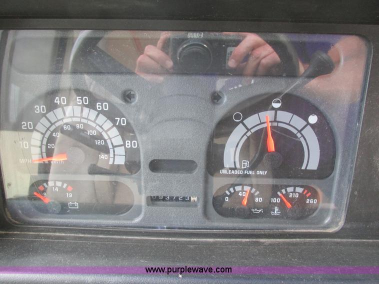 image for item I4146 1995 Winnebago ICG34RQ Itasca camper