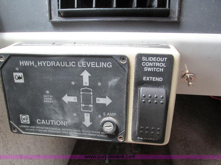 image for item I4146 1995 Winnebago ICG34RQ Itasca camper