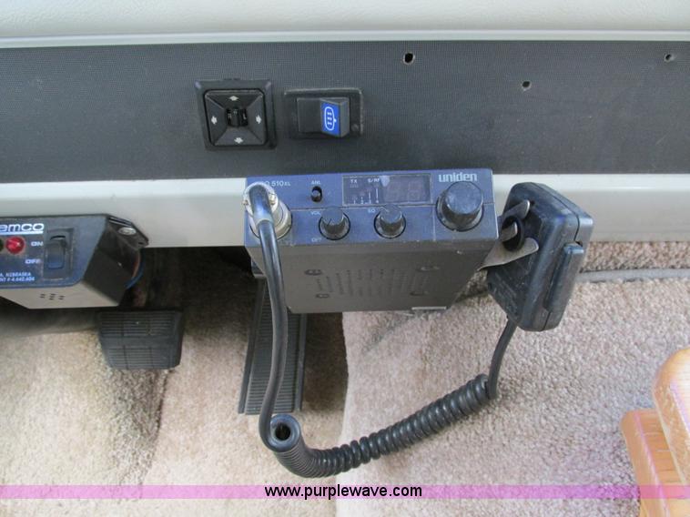 image for item I4146 1995 Winnebago ICG34RQ Itasca camper